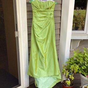 B2 Jasmine Sage Bridesmaid Dress